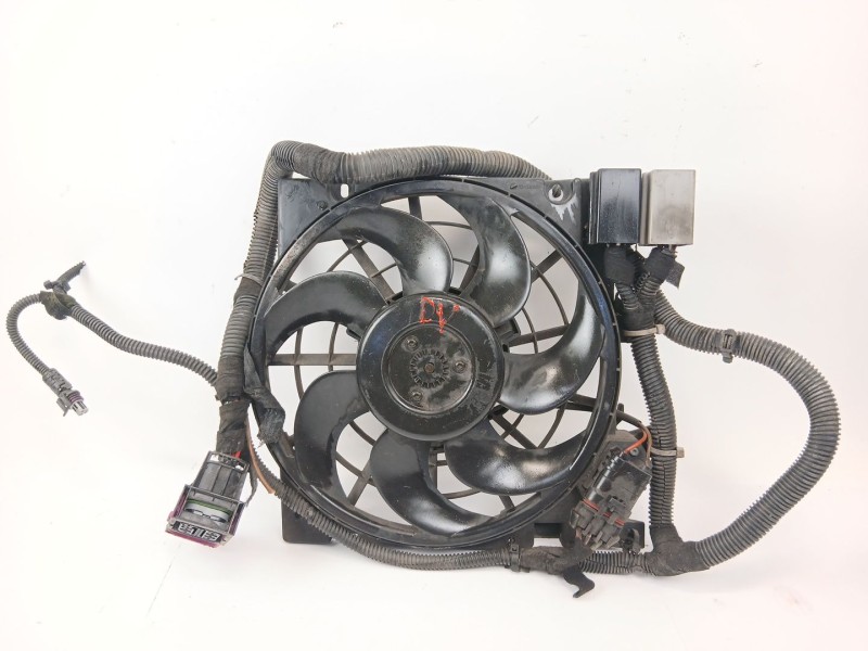 Recambio de electroventilador para opel astra h (a04) 1.9 cdti (l48) referencia OEM IAM 13158655  