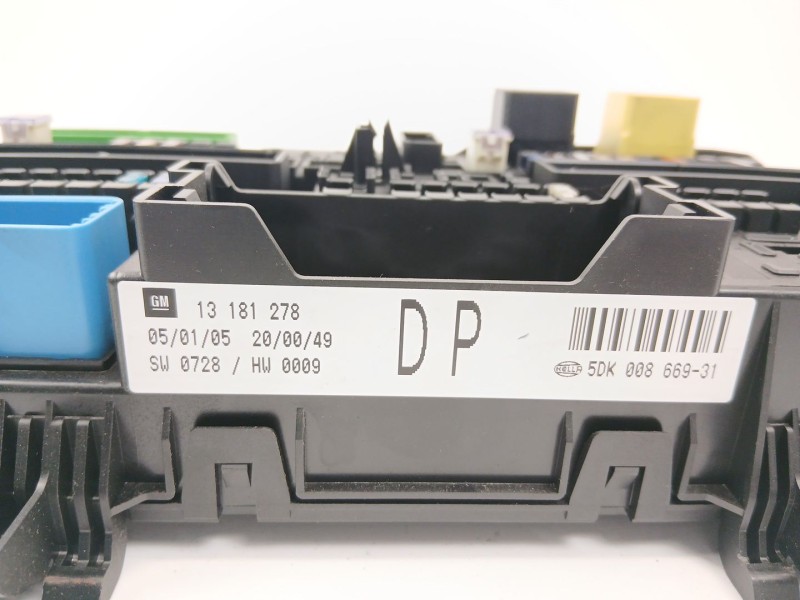 Recambio de caja reles / fusibles para opel astra h (a04) 1.9 cdti (l48) referencia OEM IAM 13181278  