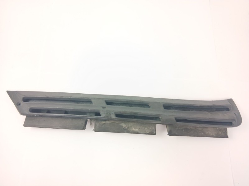 Recambio de moldura para seat 131 (131a) 2.4 diesel referencia OEM IAM   