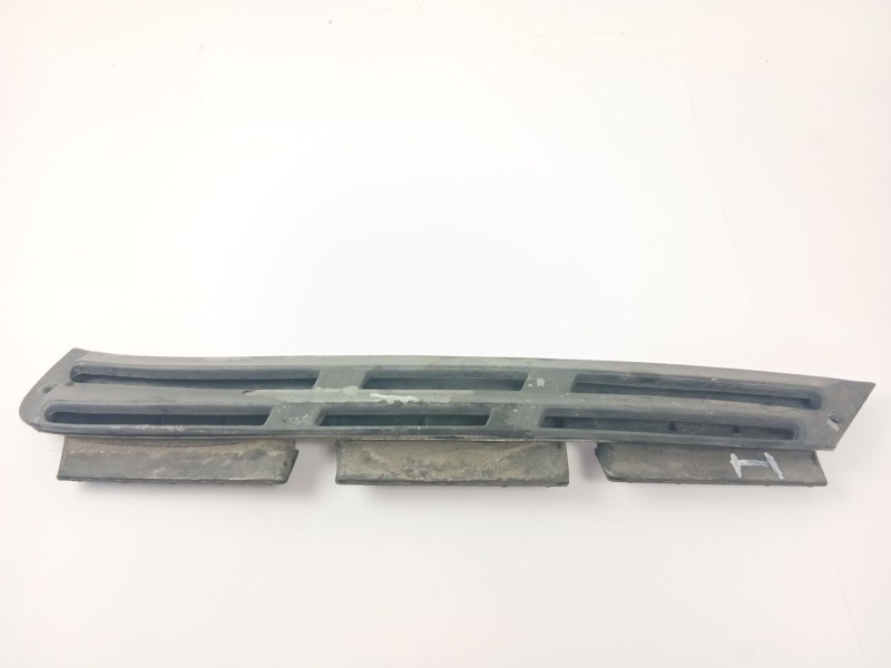Recambio de moldura para seat 131 (131a) 2.4 diesel referencia OEM IAM   