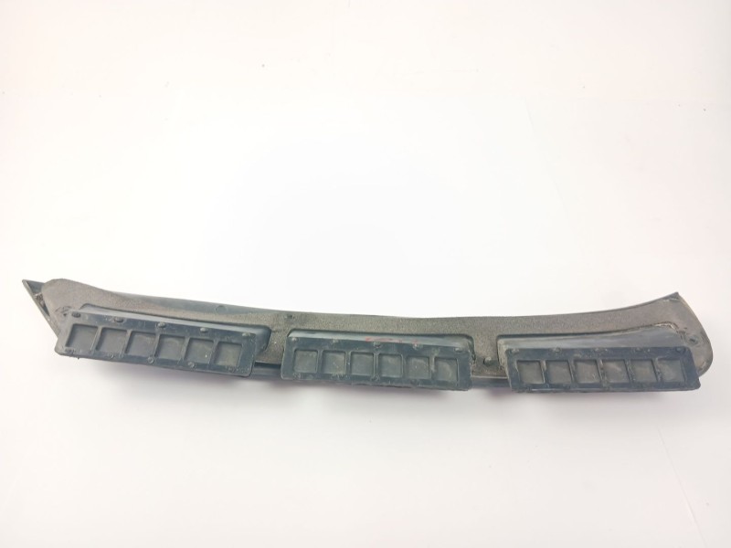 Recambio de moldura para seat 131 (131a) 2.4 diesel referencia OEM IAM   
