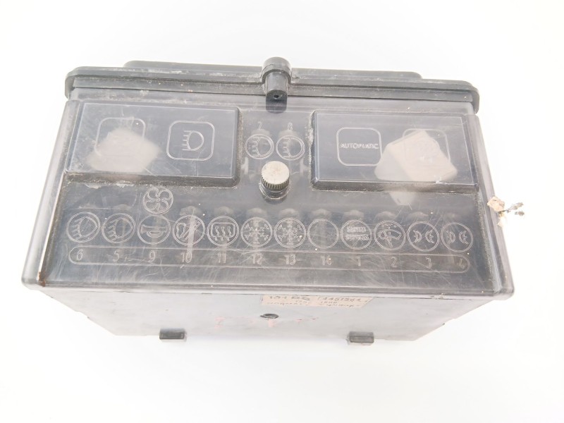 Recambio de caja reles / fusibles para seat 131 (131a) 2.4 diesel referencia OEM IAM 13001600  