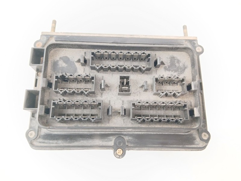 Recambio de caja reles / fusibles para seat 131 (131a) 2.4 diesel referencia OEM IAM 13001600  