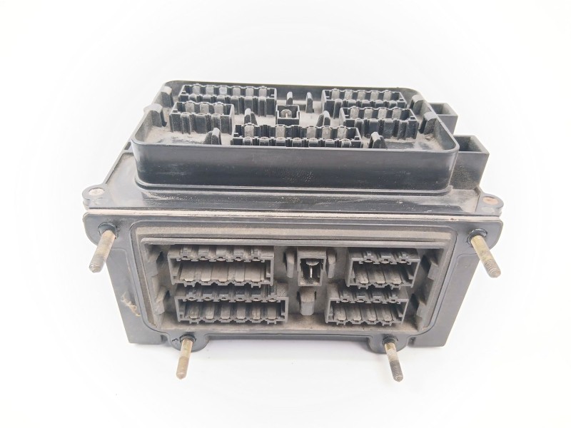 Recambio de caja reles / fusibles para seat 131 (131a) 2.4 diesel referencia OEM IAM 13001600  