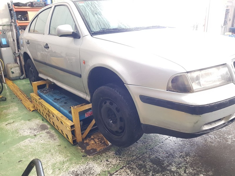 skoda octavia berlina (1u2) del año 1999