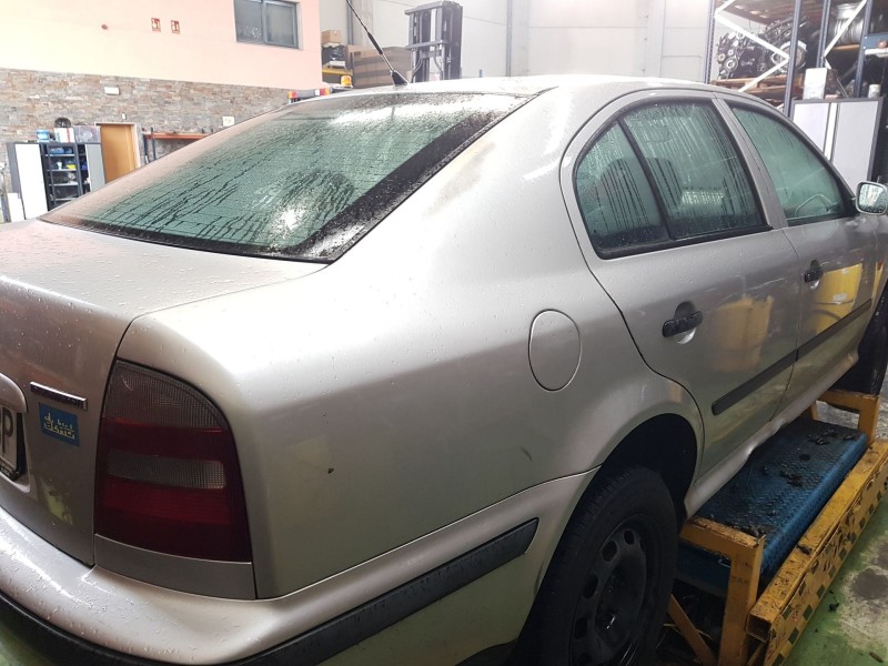 skoda octavia berlina (1u2) del año 1999