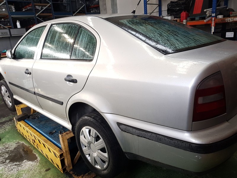 skoda octavia berlina (1u2) del año 1999