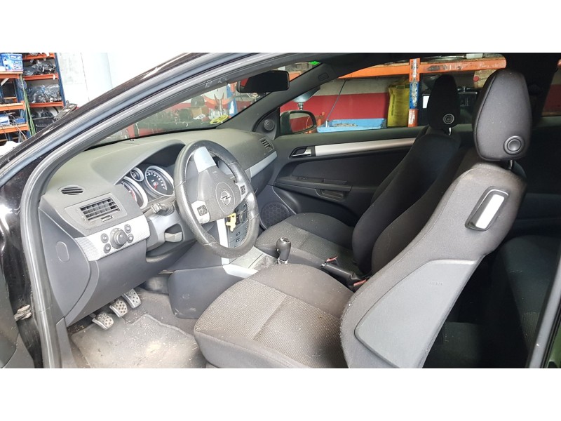 opel astra h gtc (a04) del año 2006