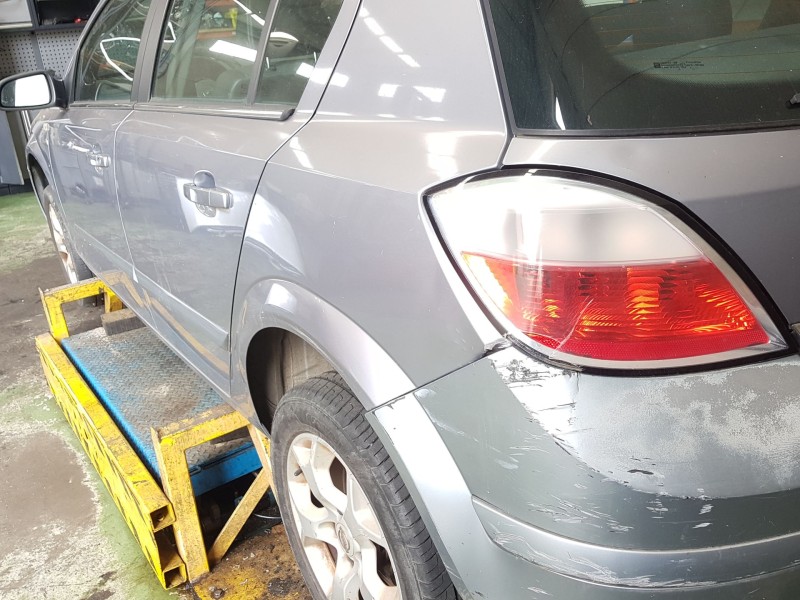 opel astra h (a04) del año 2004