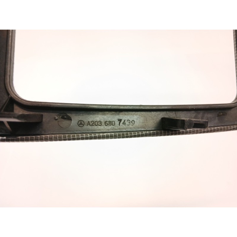 Recambio de consola central para mercedes-benz clase c (w203) c 220 cdi (203.006) referencia OEM IAM A2036807439  