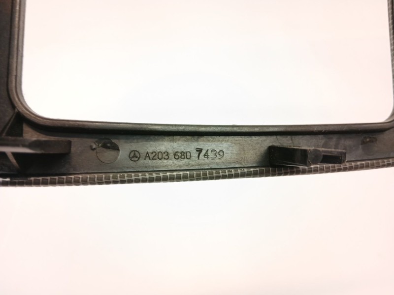 Recambio de consola central para mercedes-benz clase c (w203) c 220 cdi (203.006) referencia OEM IAM A2036807439  