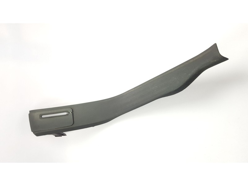 Recambio de molduras traseras para peugeot 3008 1.6 hdi fap referencia OEM IAM 9670438677 9016RF 