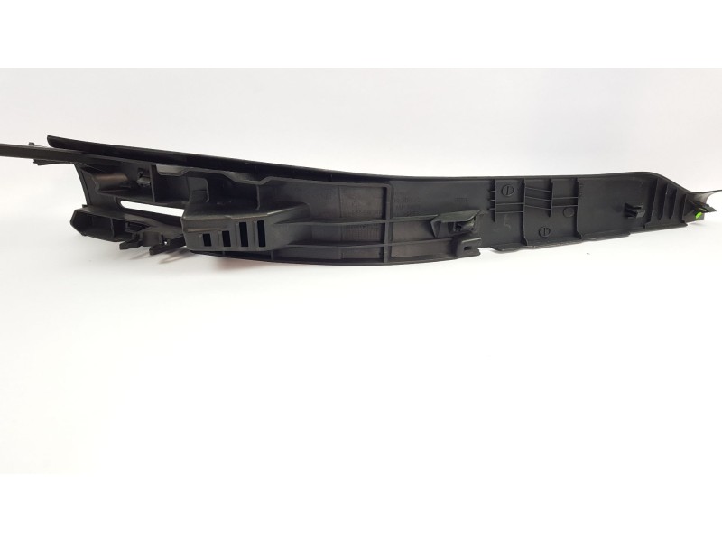 Recambio de molduras traseras para peugeot 3008 1.6 hdi fap referencia OEM IAM 9670438677 9016RF 