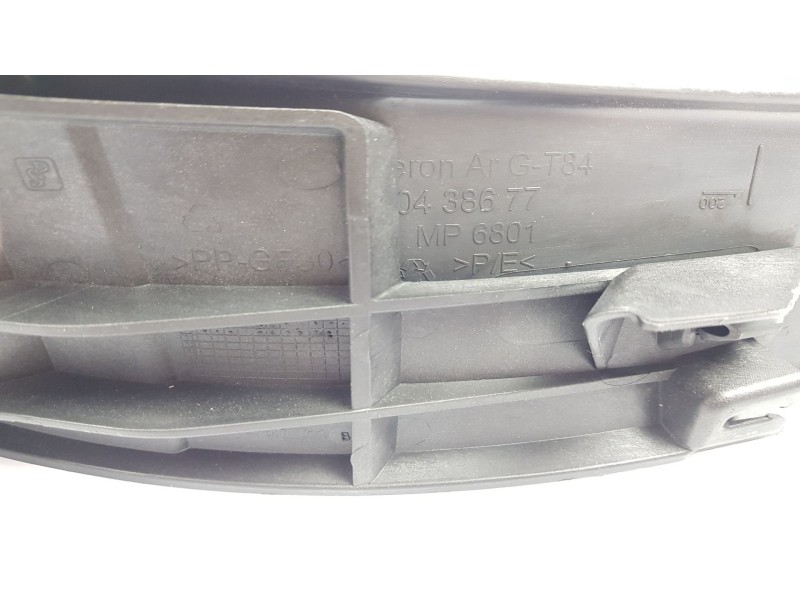 Recambio de molduras traseras para peugeot 3008 1.6 hdi fap referencia OEM IAM 9670438677 9016RF 