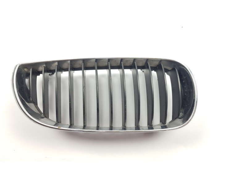 Recambio de rejilla delantera para bmw serie 1 berlina (e81/e87) 120d referencia OEM IAM 51137077129  