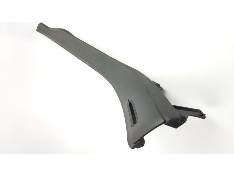 Recambio de molduras traseras para peugeot 3008 1.6 hdi fap referencia OEM IAM 9670438677 9016RF 