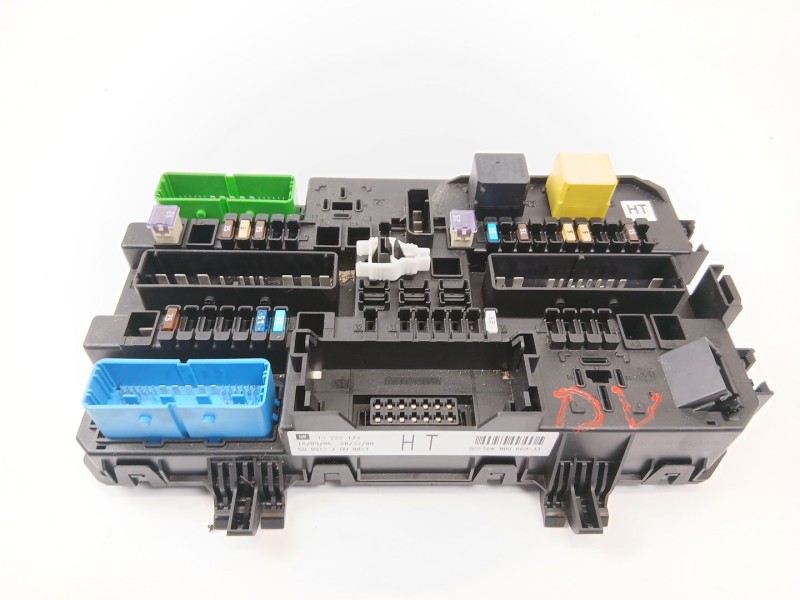Recambio de caja reles / fusibles para opel astra h gtc (a04) 1.9 cdti (l08) referencia OEM IAM 13222173  