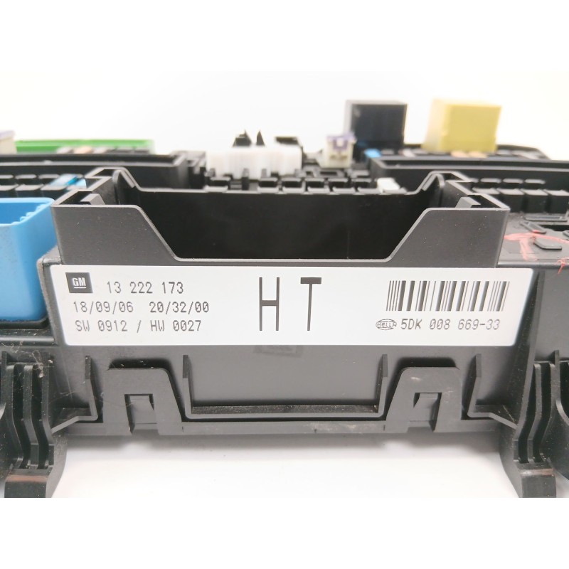 Recambio de caja reles / fusibles para opel astra h gtc (a04) 1.9 cdti (l08) referencia OEM IAM 13222173  