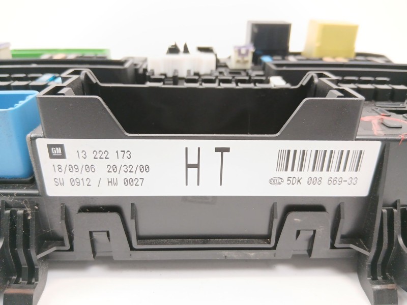Recambio de caja reles / fusibles para opel astra h gtc (a04) 1.9 cdti (l08) referencia OEM IAM 13222173  