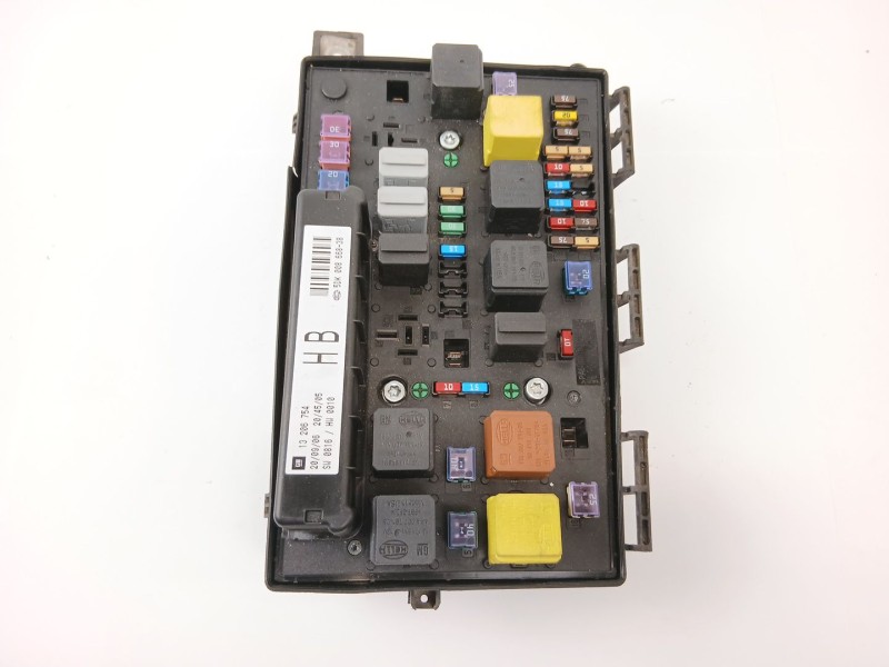 Recambio de caja reles / fusibles para opel astra h gtc (a04) 1.9 cdti (l08) referencia OEM IAM 13206754  