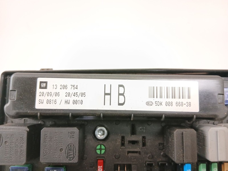 Recambio de caja reles / fusibles para opel astra h gtc (a04) 1.9 cdti (l08) referencia OEM IAM 13206754  