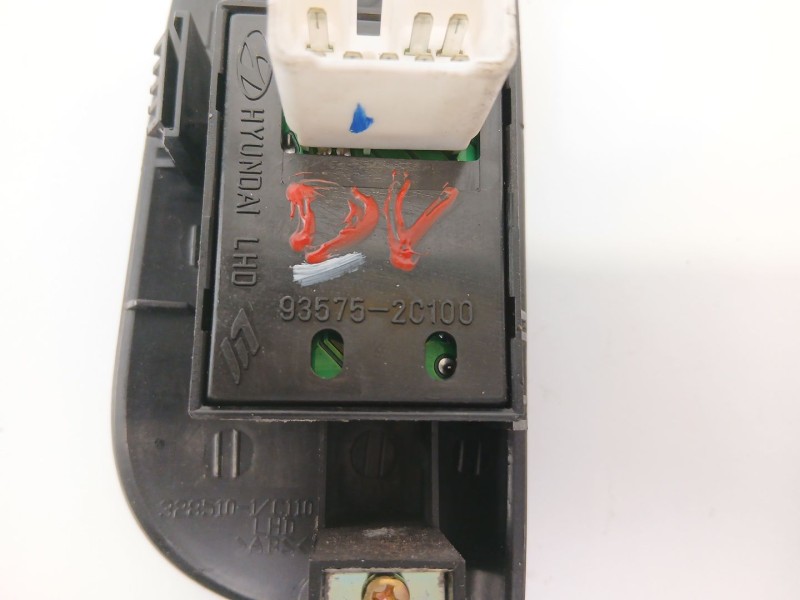 Recambio de mando elevalunas delantero derecho para hyundai coupe ii (gk) 1.6 16v referencia OEM IAM 935752C100  