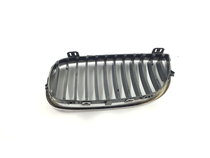 Recambio de rejilla delantera para bmw serie 1 berlina (e81/e87) 120d referencia OEM IAM 51137077130  