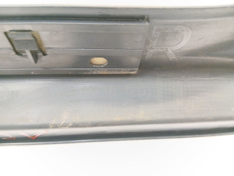Recambio de moldura para mercedes-benz clase c (w203) c 220 cdi (203.006) referencia OEM IAM 2036800835  