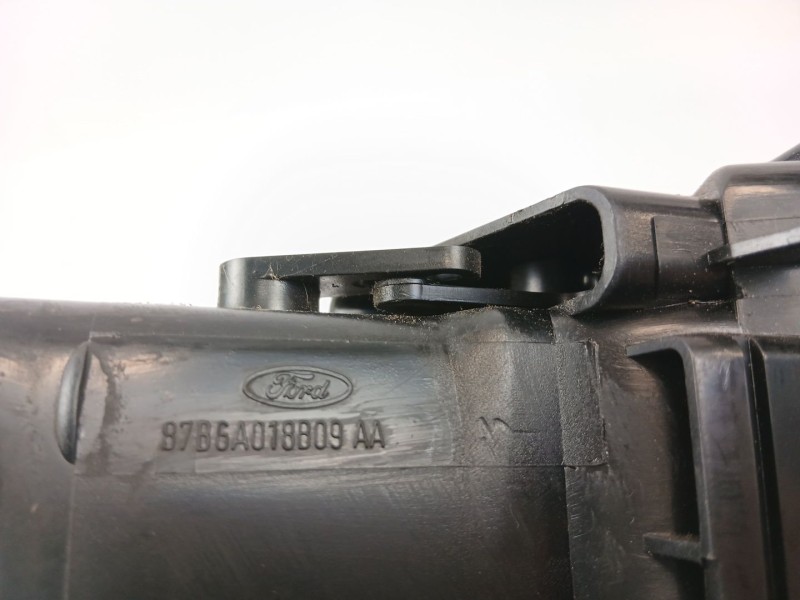 Recambio de rejilla aireadora para ford sierra ii (gbg, gb4) 2.0 i referencia OEM IAM 87BGA018B09AA  