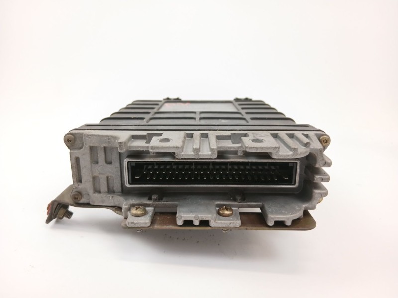 Recambio de centralita motor uce para volkswagen golf iii cabriolet (1e7) 2.0 referencia OEM IAM 037906024D  