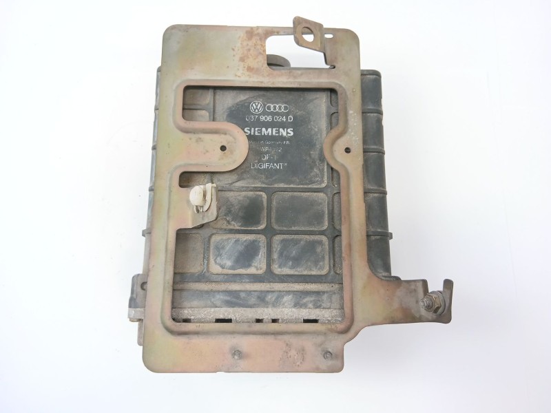 Recambio de centralita motor uce para volkswagen golf iii cabriolet (1e7) 2.0 referencia OEM IAM 037906024D  