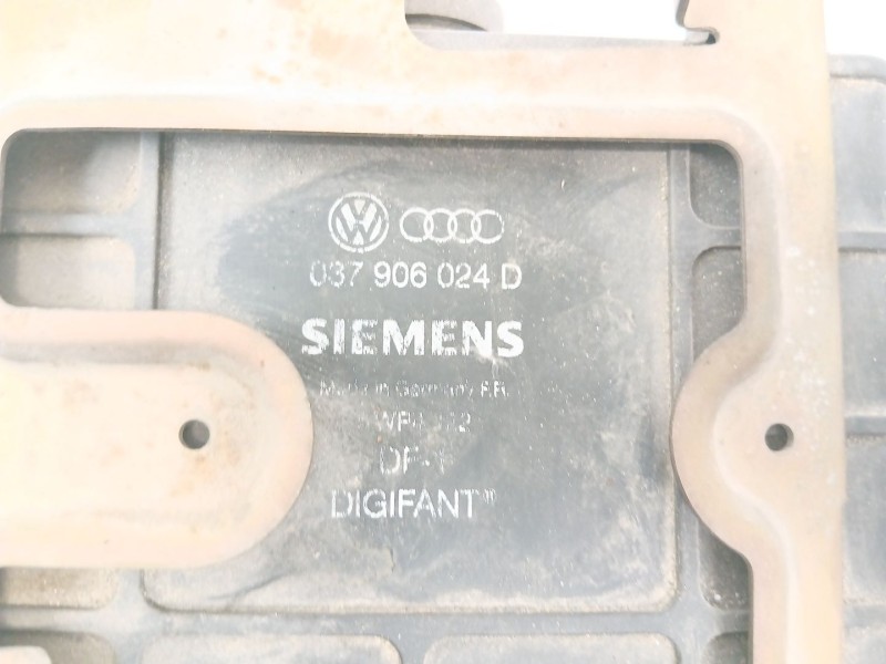 Recambio de centralita motor uce para volkswagen golf iii cabriolet (1e7) 2.0 referencia OEM IAM 037906024D  