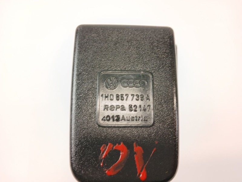 Recambio de enganche cinturon seguridad trasero central para volkswagen golf iii cabriolet (1e7) 2.0 referencia OEM IAM 1H085773