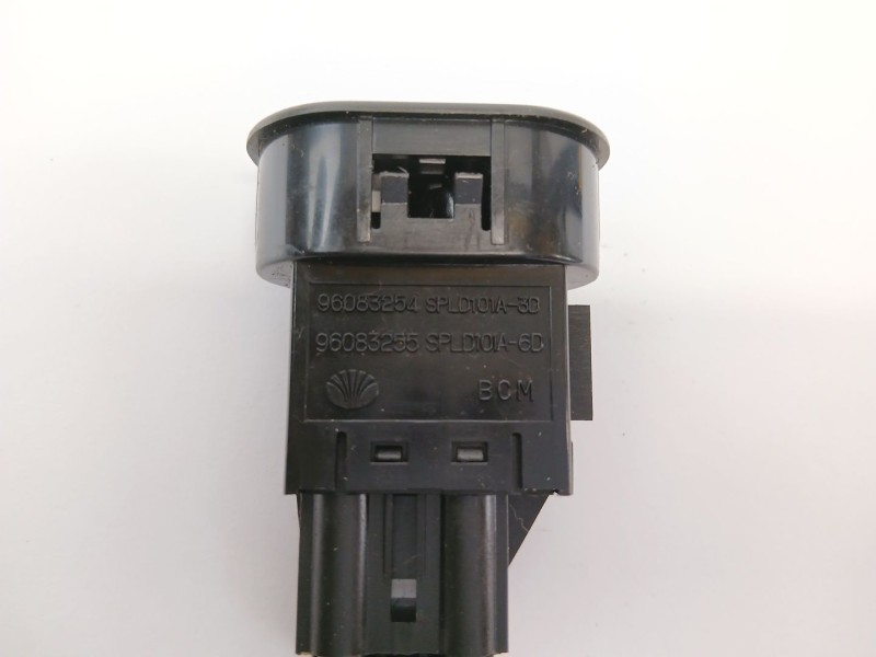 Recambio de boton antiniebla para daewoo aranos 2.0 referencia OEM IAM 96083254  