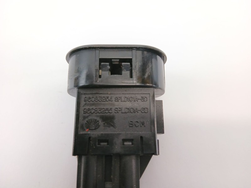 Recambio de boton antiniebla para daewoo aranos 2.0 referencia OEM IAM 96083255  