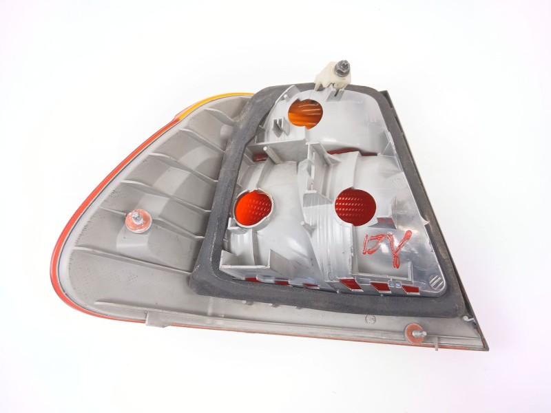 Recambio de piloto trasero derecho para bmw 3 (e46) 320 i referencia OEM IAM 8364922  