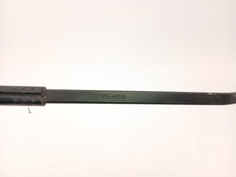 Recambio de brazo limpia delantero izquierdo para volkswagen golf iii cabriolet (1e7) 2.0 referencia OEM IAM 1H1955409B  