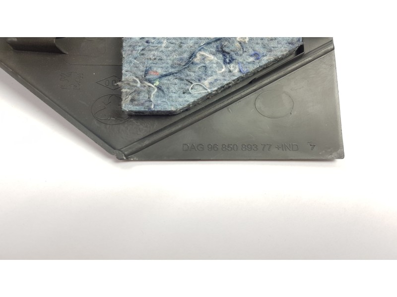 Recambio de moldura para peugeot 3008 1.6 hdi fap referencia OEM IAM 9670581977 9685089377 