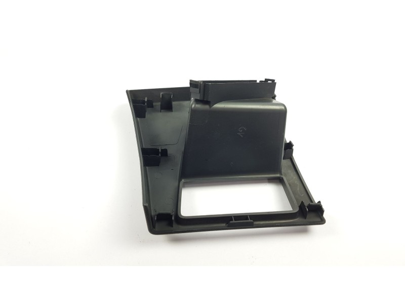 Recambio de moldura para peugeot 3008 1.6 hdi fap referencia OEM IAM 9682812477  