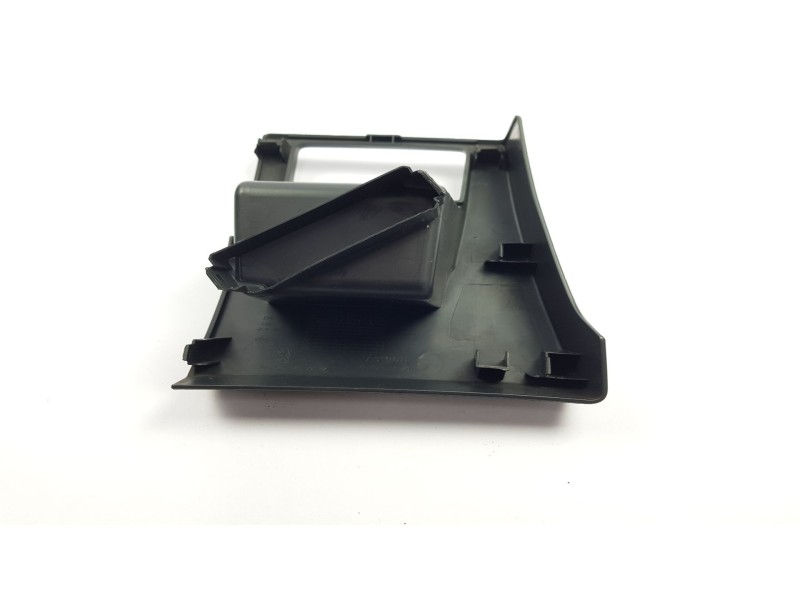 Recambio de moldura para peugeot 3008 1.6 hdi fap referencia OEM IAM 9682812477  