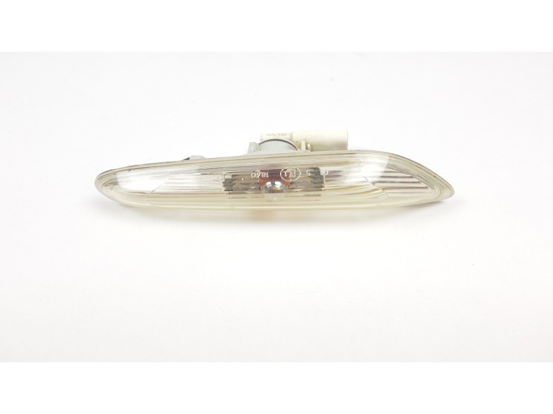Recambio de piloto lateral izquierdo para bmw serie 1 berlina (e81/e87) 120d referencia OEM IAM 932997 6313693299709 