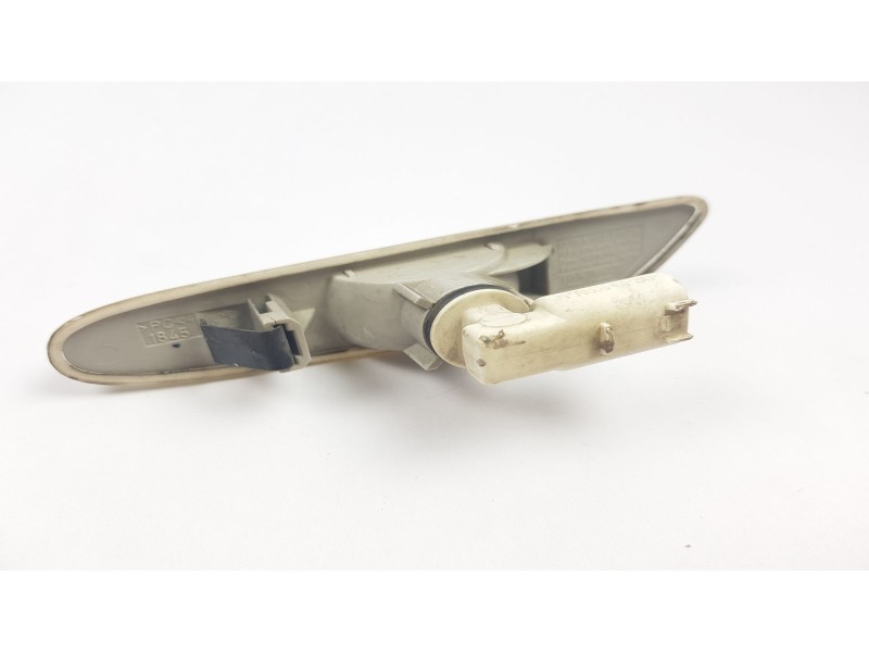 Recambio de piloto lateral izquierdo para bmw serie 1 berlina (e81/e87) 120d referencia OEM IAM 932997 6313693299709 