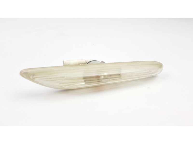 Recambio de piloto lateral izquierdo para bmw serie 1 berlina (e81/e87) 120d referencia OEM IAM 932997 6313693299709 