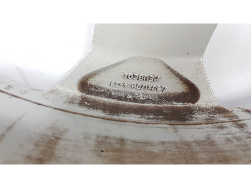 Recambio de llanta para peugeot 3008 1.6 hdi fap referencia OEM IAM 9673738877  
