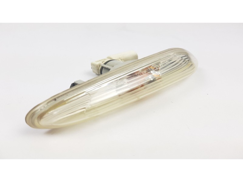 Recambio de piloto lateral izquierdo para bmw serie 1 berlina (e81/e87) 120d referencia OEM IAM 932997 6313693299709 