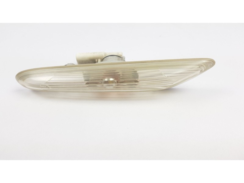 Recambio de piloto lateral derecho para bmw serie 1 berlina (e81/e87) 120d referencia OEM IAM 932998 6313693299709 