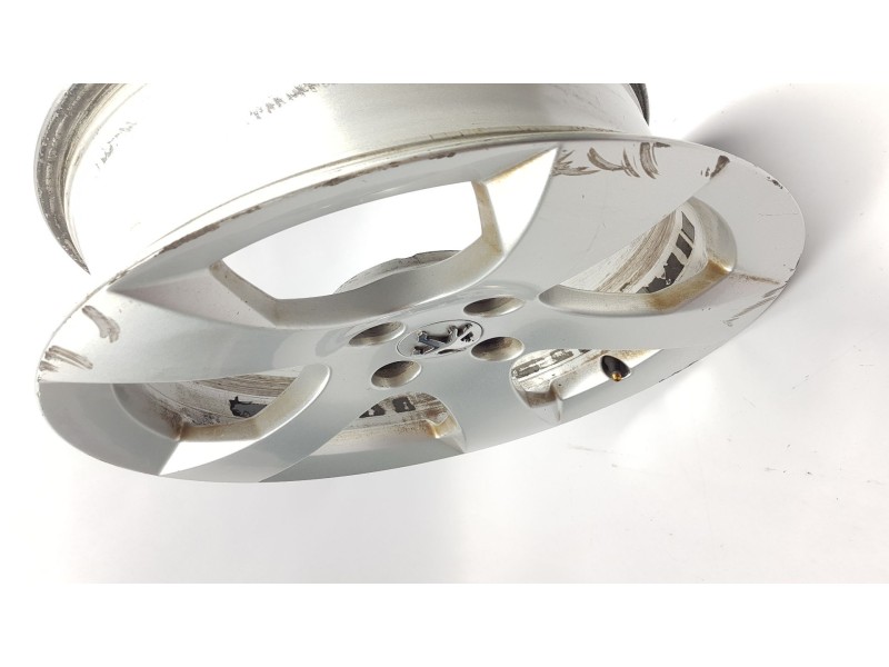 Recambio de llanta para peugeot 3008 1.6 hdi fap referencia OEM IAM 9673738877  