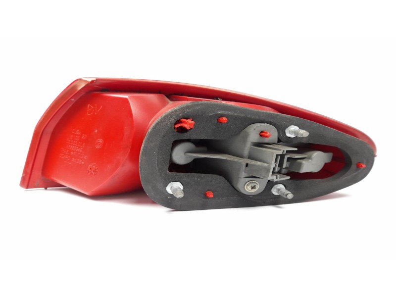 Recambio de piloto trasero izquierdo para alfa romeo 147 (190) 1.9 jtd referencia OEM IAM 46556349  