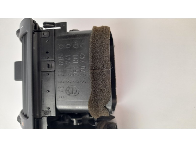Recambio de rejilla del aire delantera central para bmw serie 3 touring (e46) 320d referencia OEM IAM 8361895  