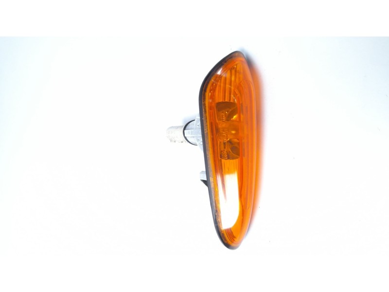 Recambio de piloto lateral derecho para bmw serie 3 touring (e46) 320d referencia OEM IAM 6911368  